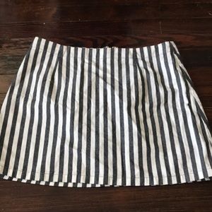 White and grey striped mini skirt